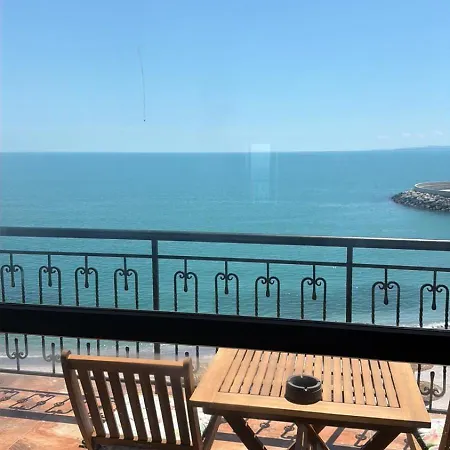 Hotel студиа при американеца *