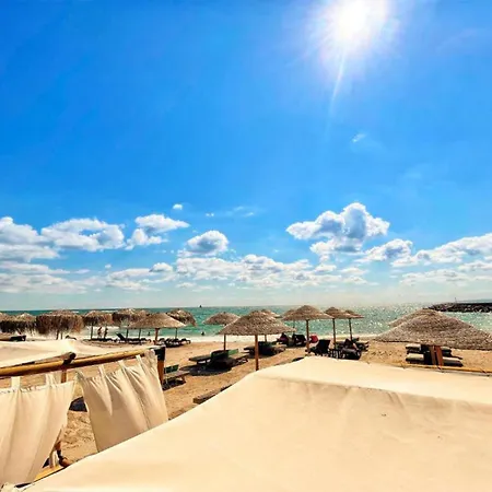 студиа при американеца Hotel *
